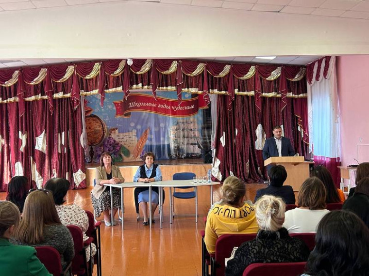 В Вейделевской школе прошло общешкольное родительское собрание.