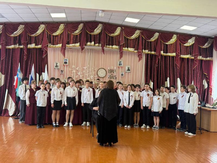 Праздничный концерт к 80-летию Победы в Вейделевской средней школе.